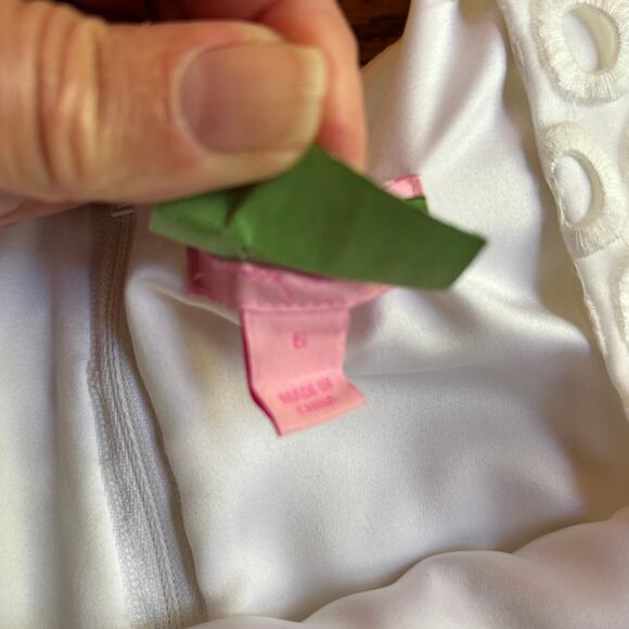 Lilly Pulitzer Meredith Eyelet Shift Dress in Resort White, Size 6 - Picture 8 of 10